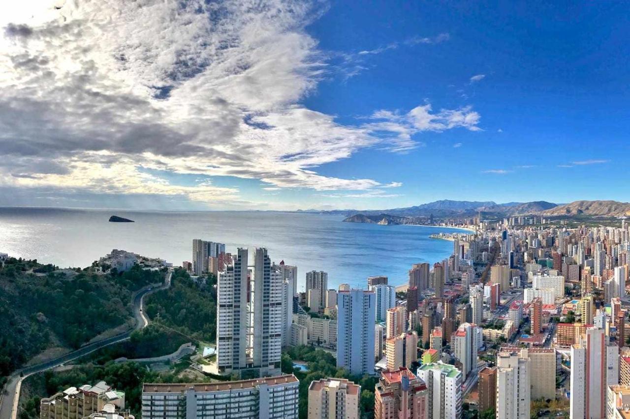 High Rise Apartment On The 39Th Floor With Private Terrace And Sea Views 베니돔 외부 사진