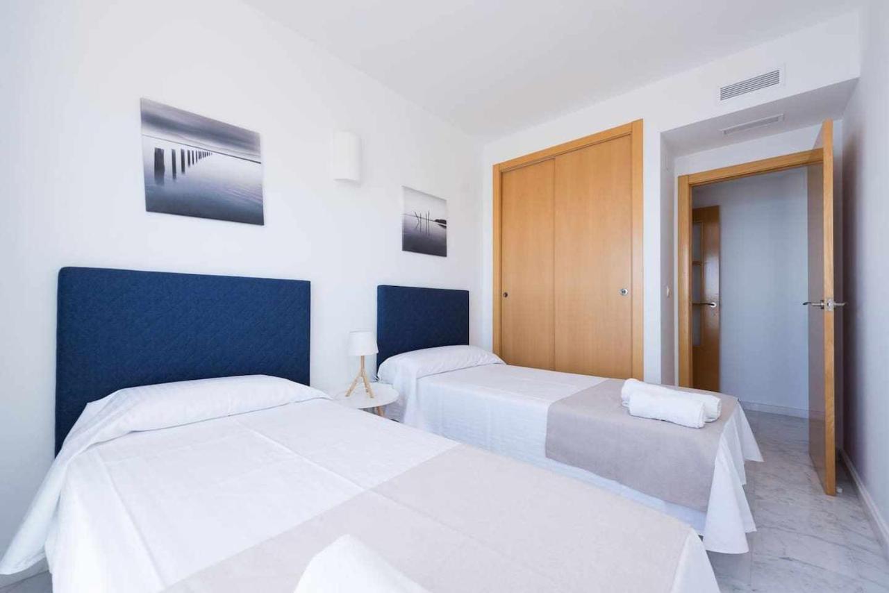 High Rise Apartment On The 39Th Floor With Private Terrace And Sea Views 베니돔 외부 사진