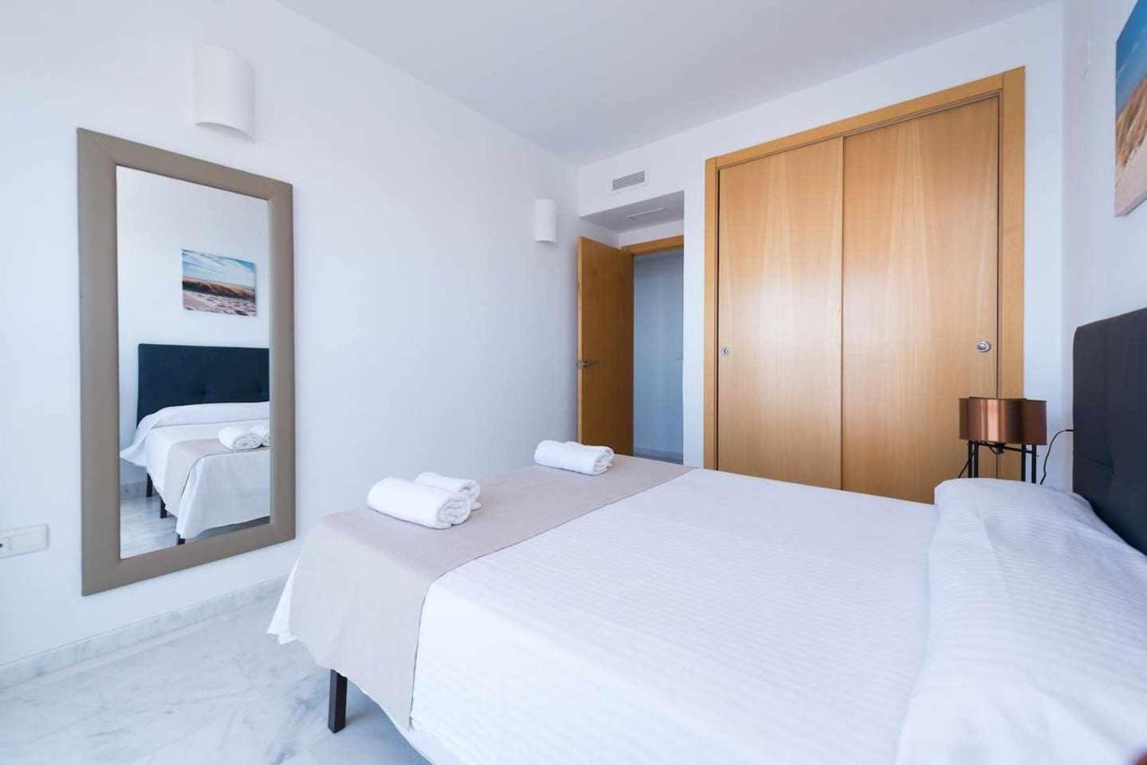 High Rise Apartment On The 39Th Floor With Private Terrace And Sea Views 베니돔 외부 사진