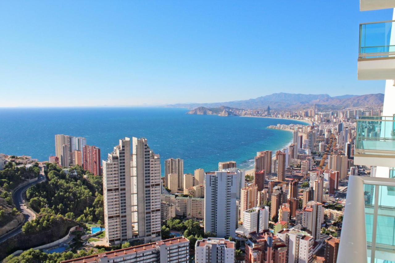 High Rise Apartment On The 39Th Floor With Private Terrace And Sea Views 베니돔 외부 사진