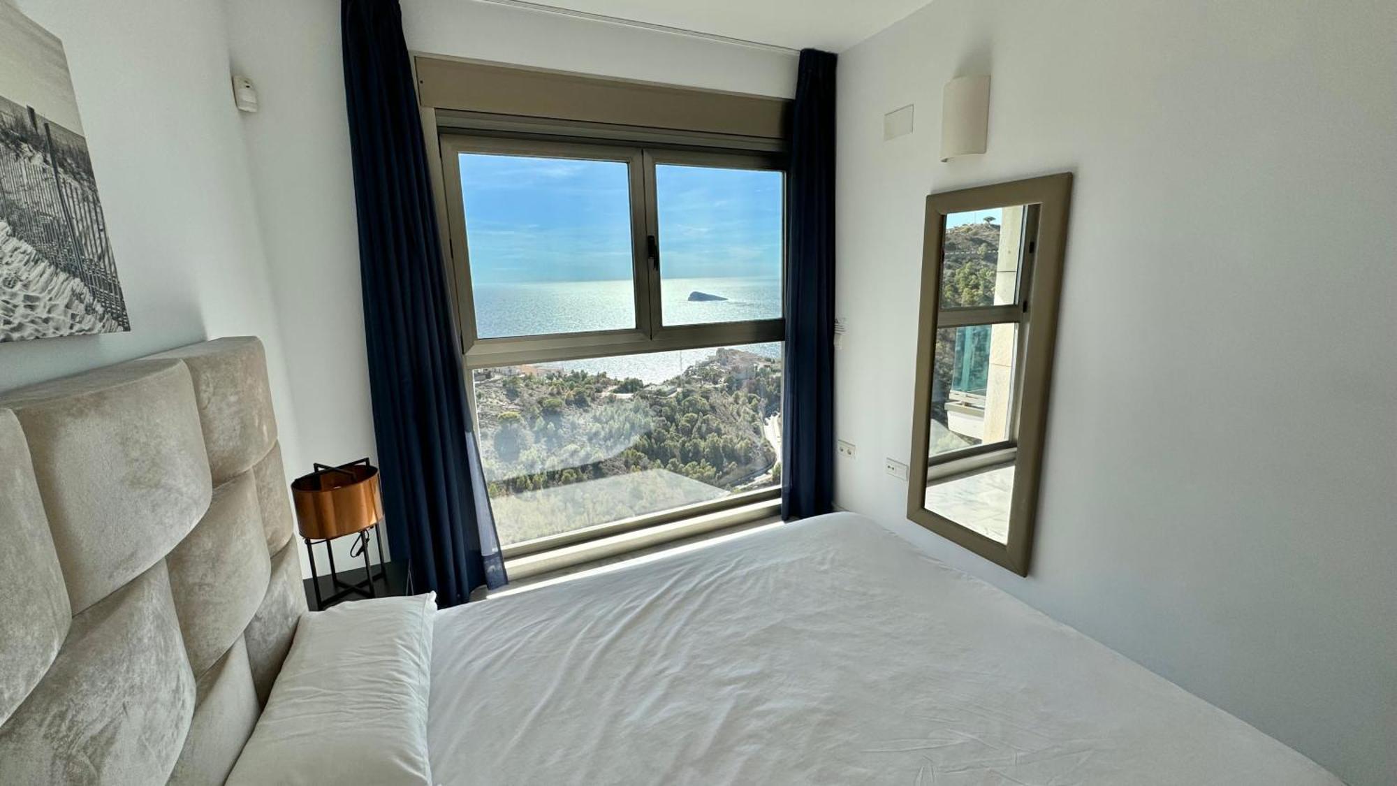 High Rise Apartment On The 39Th Floor With Private Terrace And Sea Views 베니돔 외부 사진